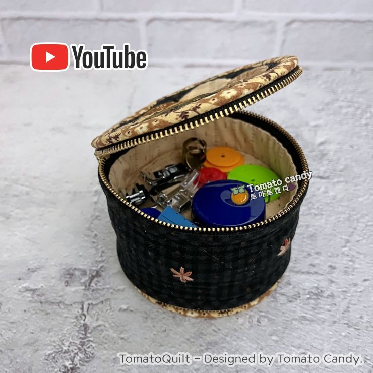 No.192 Double sided zip round pouch. Hand Sewing Pattern Only, YouTube Tutorial, No Written Instructions, Instant Download PDF. Dresden