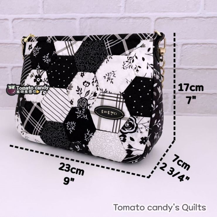 No.230 Hexagonal Fabric Patch Shoulder Bag. Hand Sewing Pattern Only, YouTube Tutorial, No Written Instructions, Instant Download PDF.