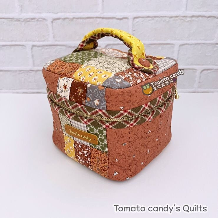 No.068 Square big pouch with zipper, Hand Sewing Pattern Only, YouTube Tutorial, No Written Instructions, Instant Download PDF.