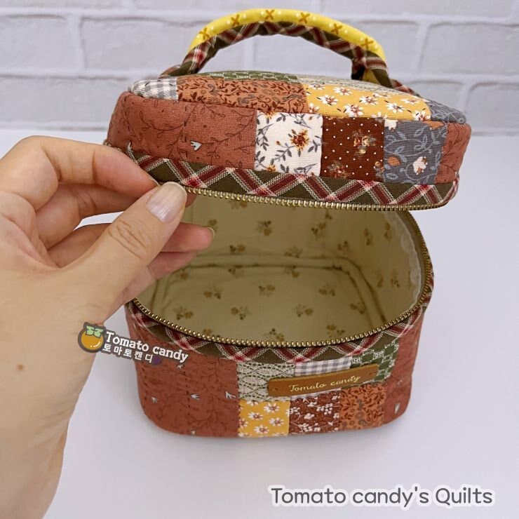 No.068 Square big pouch with zipper, Hand Sewing Pattern Only, YouTube Tutorial, No Written Instructions, Instant Download PDF.