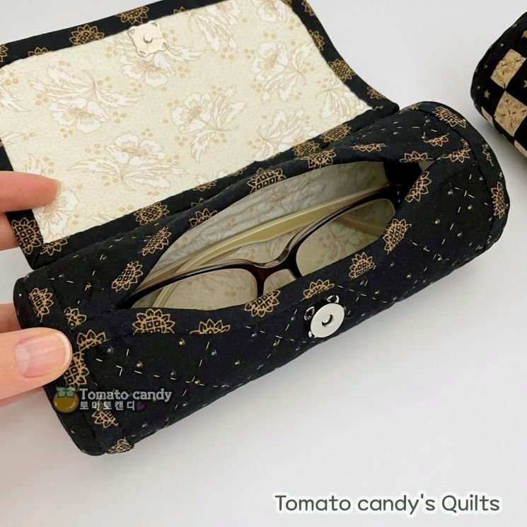 No.234 Cylindrical pouch with a cover. Hand Sewing Pattern Only, YouTube Tutorial, No Written Instructions, Instant Download PDF.